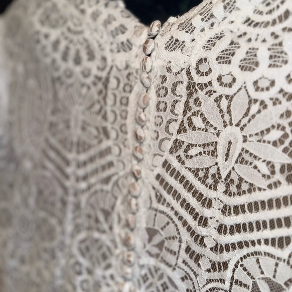 WILLOWBY by Watters White Lace Overlay Short Sleeve Button Back Wedding Top 14 - Picture 6 of 11